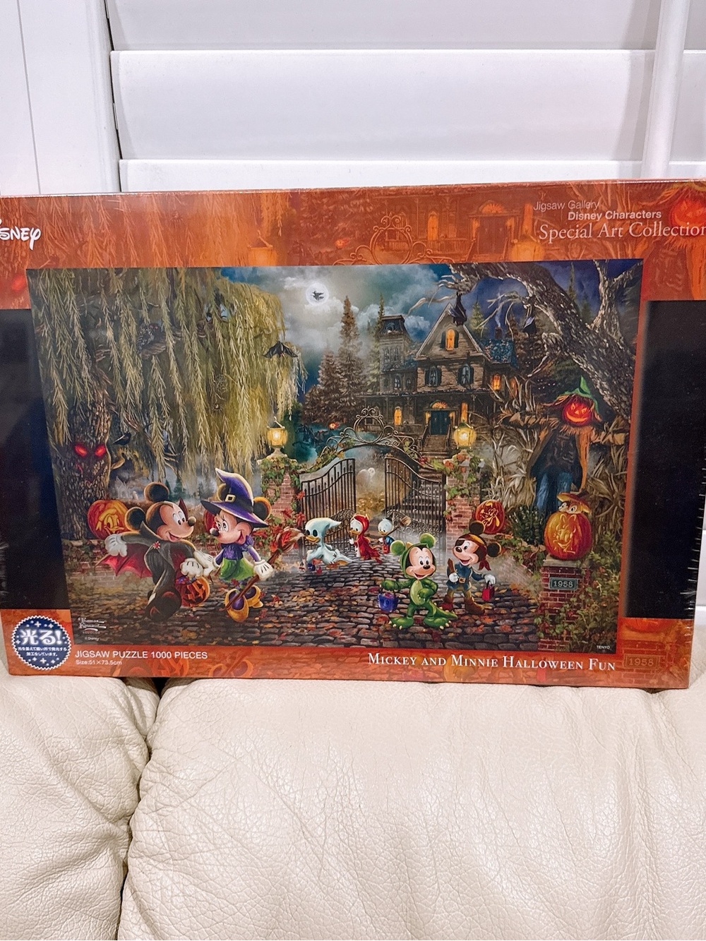 Disney Thomas Kinkade Mickey and Minnie Halloween Fun 1000 Piece Jigsaw Puzzle